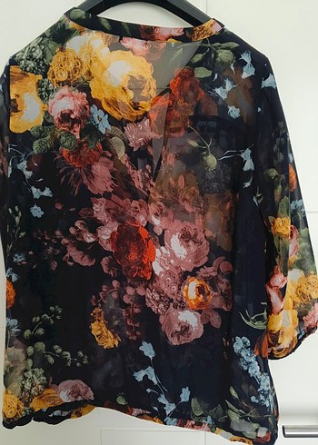 Çiçek Desenli Yarım Kollu Şifon Bluz - Görsel 3