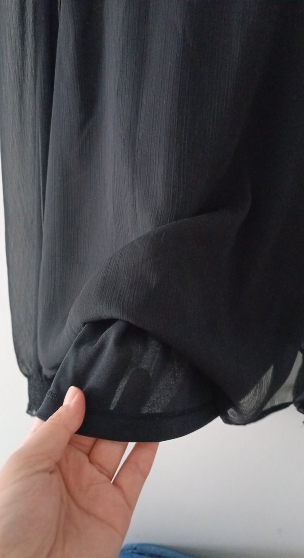 Siyah Fırfırlı Yüksek Yakalı Kadın Bluz - Görsel 3