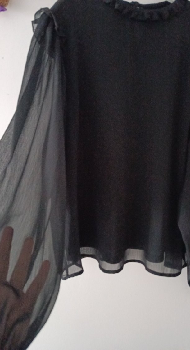 Siyah Fırfırlı Yüksek Yakalı Kadın Bluz - Görsel 2