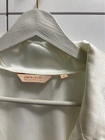 Kırık Beyaz Dantel Detay Saten Takım - Görsel 5