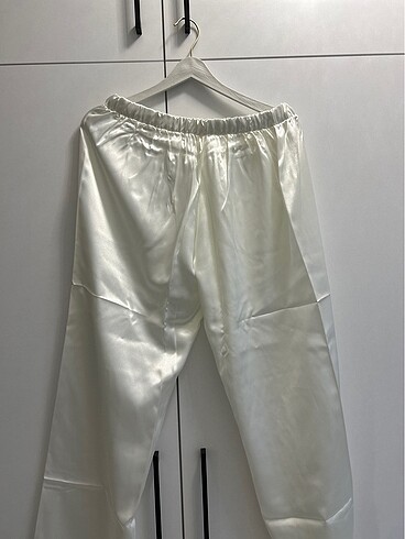 Kırık Beyaz Dantel Detay Saten Takım - Görsel 9