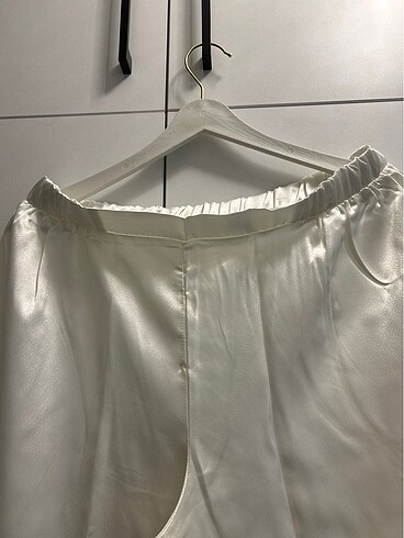 Kırık Beyaz Dantel Detay Saten Takım - Görsel 7