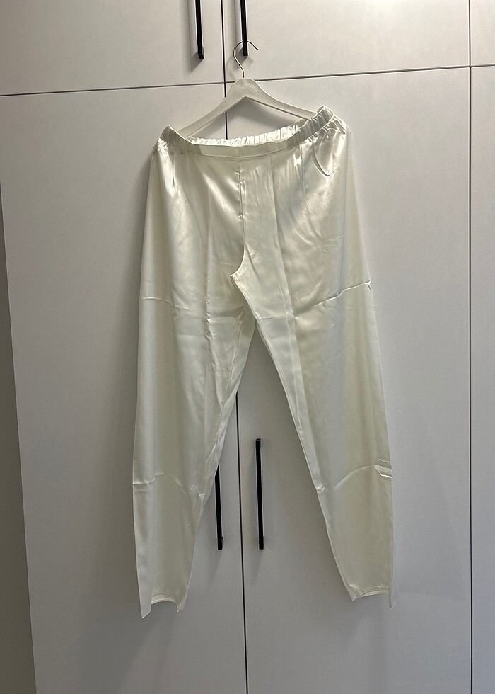 Kırık Beyaz Dantel Detay Saten Takım - Görsel 4