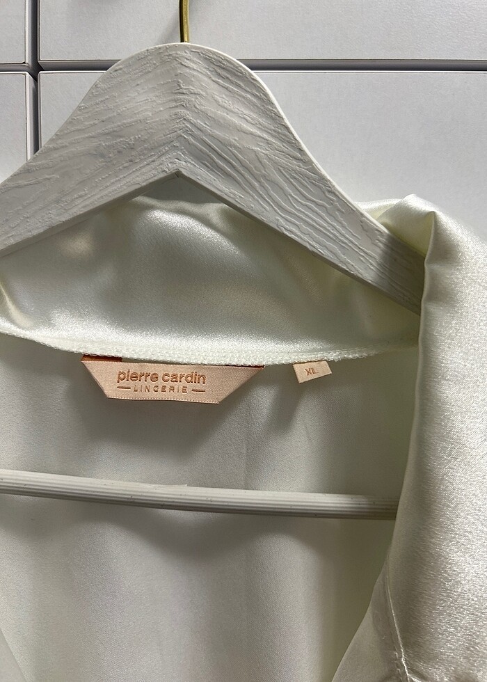 Kırık Beyaz Dantel Detay Saten Takım - Görsel 5