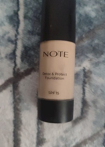 Note Detox & Protect Fondöten SPF15 Bej
