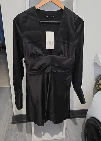 Zara Siyah V Yakalı Midi Elbise