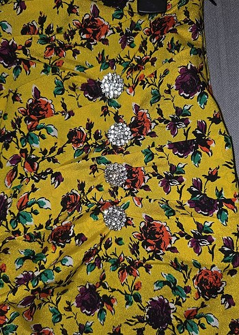 Zara Sarı Çiçek Desenli Düğmeli Mini Etek