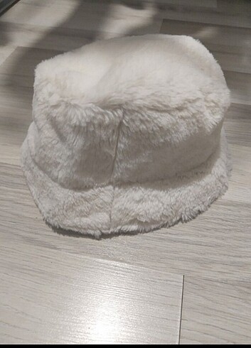 Peluş şapka