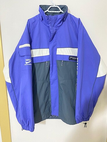 Nike mont