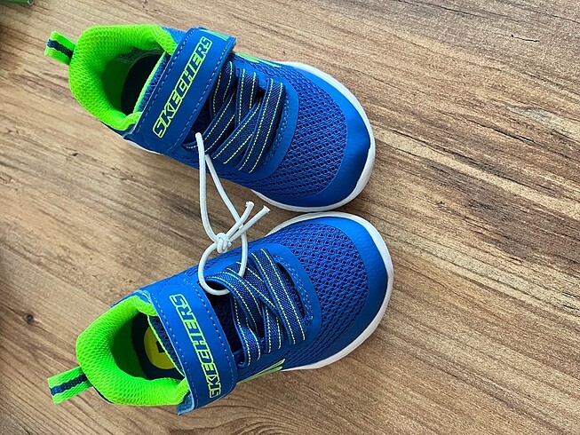 21 Beden Skechers bebek spor ayakkabısı 21 numara yeni.