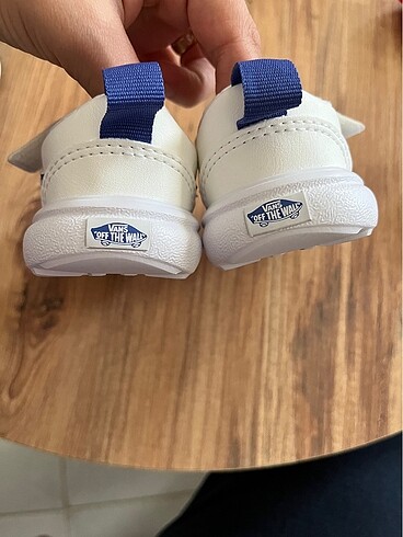21 Beden beyaz Renk Skechers bebek ayakkabısı 21 numara yeni.