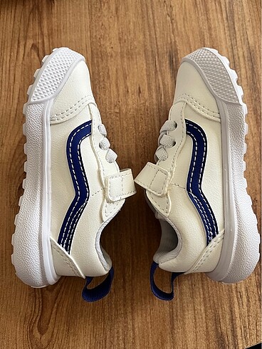 21 Beden Skechers bebek ayakkabısı 21 numara yeni.