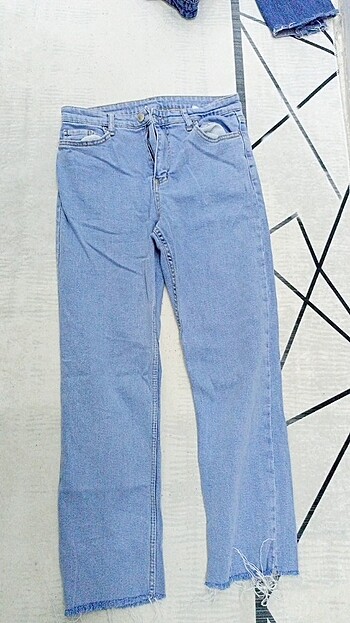 Kot pantolon paçaları yırtık model