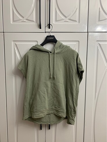 KADIN KAPÜŞONLU KISA KOLLU SWEAT