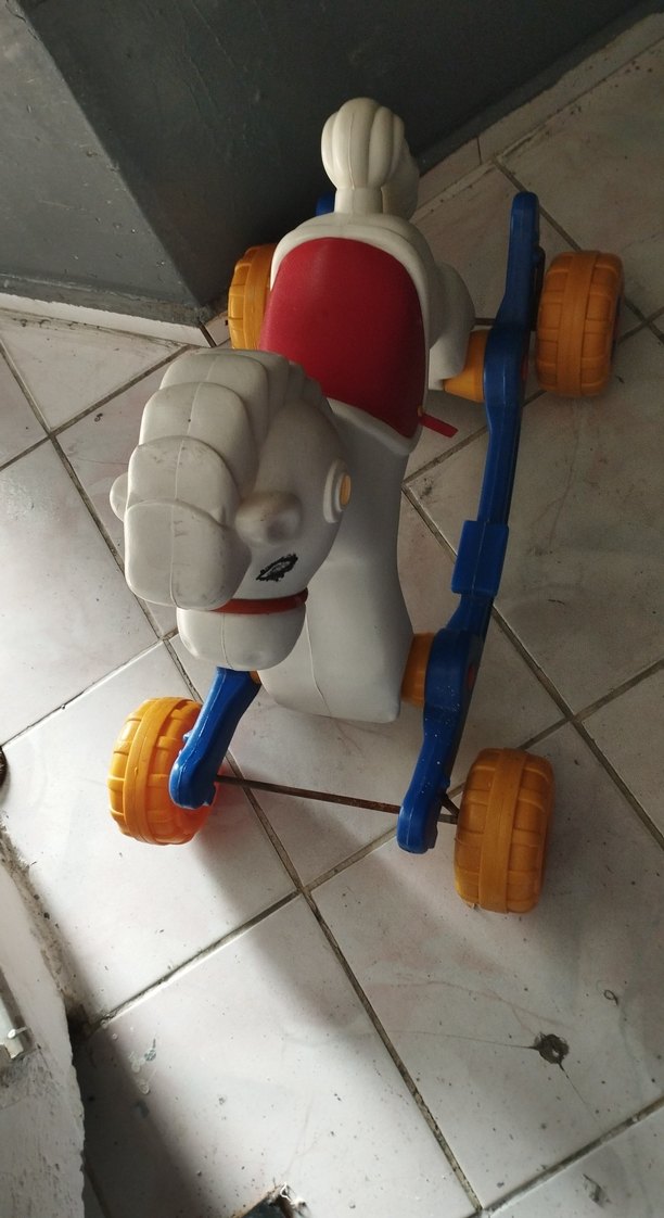 Renkli Tekerlekli Beyaz At Oyuncak - Görsel 5