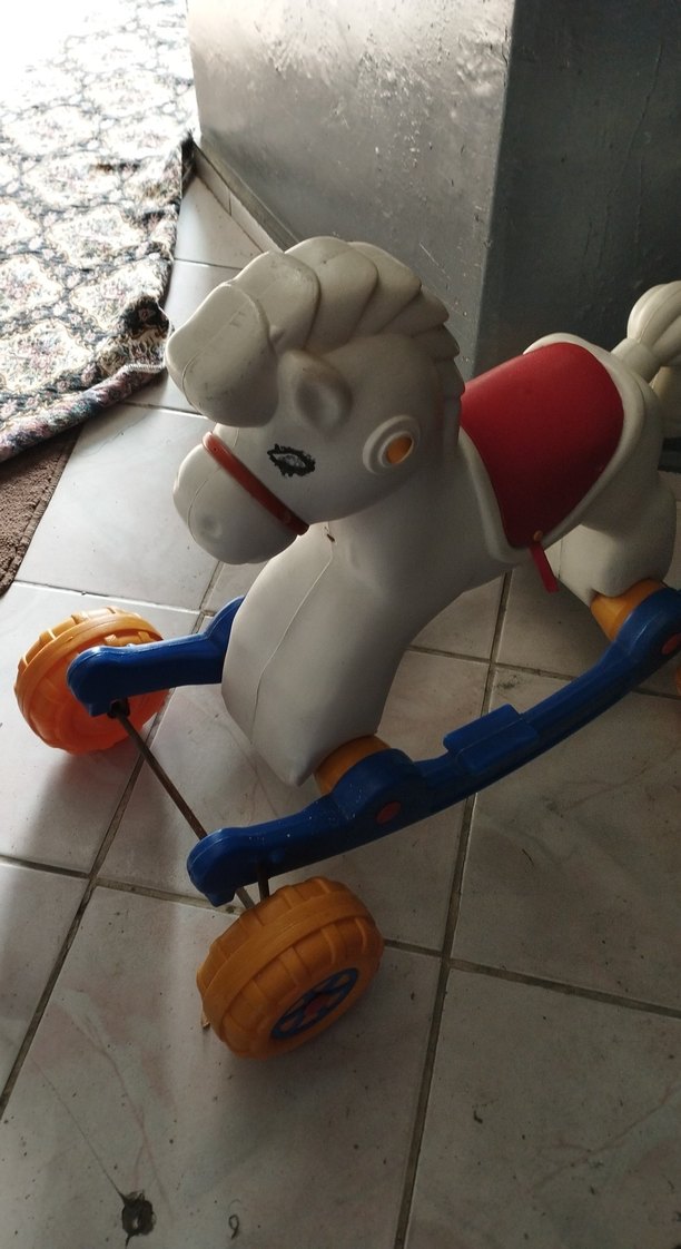 Renkli Tekerlekli Beyaz At Oyuncak - Görsel 4