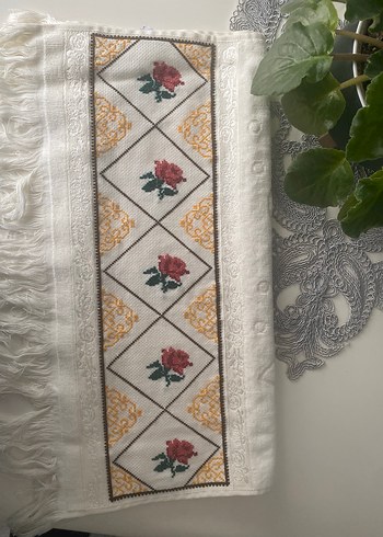 Nakışlı Beyaz Havlu