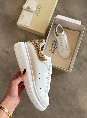 Alexander McQueen Sneaker Stone