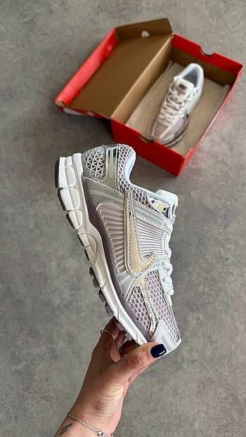 38 Beden beyaz Renk Nike Zoom Vomero 5 'Chrome Platinum Violet