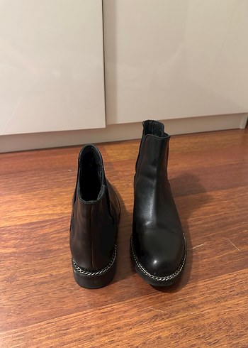 İnci Siyah Gerçek Deri Zincir Detaylı Kadın Bot - Görsel 3