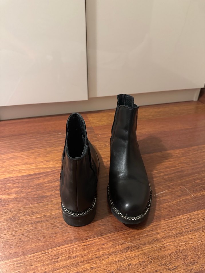 İnci Siyah Gerçek Deri Zincir Detaylı Kadın Bot - Görsel 3