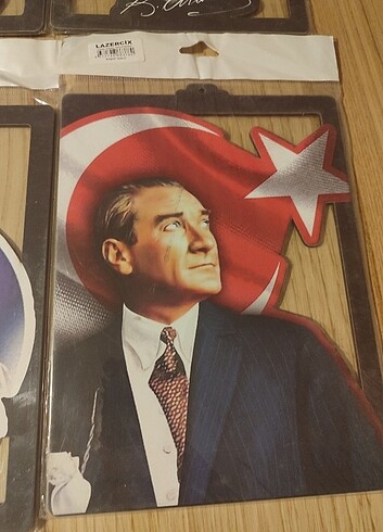 Beden Mustafa Kemal Atatürk Ahşap görünümlü 6 adet plastik çerçeve