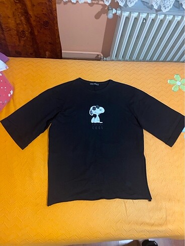 Kısa kol- sakat kol snopy karakterli t-shirt