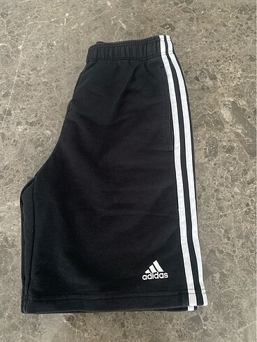 Adidas şort