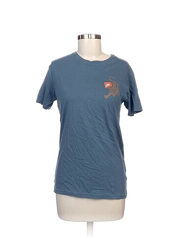 Nike T-shirt %70 İndirimli.