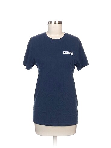 Levis T-shirt %70 İndirimli.