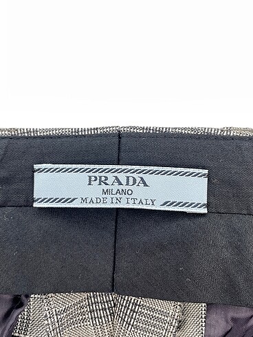 42 Beden gri Renk Prada Kumaş Pantolon %70 İndirimli.