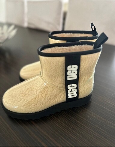 UGG W CLASS