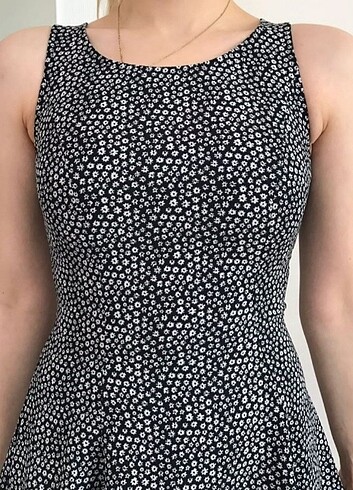 H&M Siyah Beyaz Mini Çiçekli Elbise