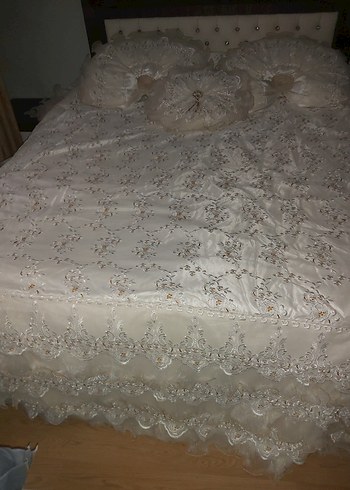 İşlemeli Parlak Beyaz Yatak Örtüsü - Görsel 7