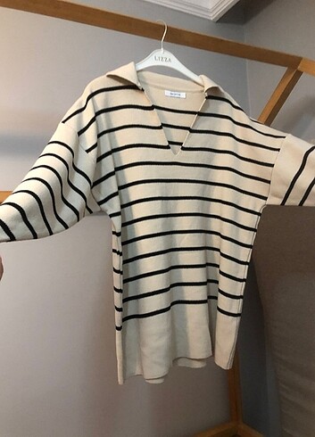 Krem Rengi Çizgili Oversize Kazak
