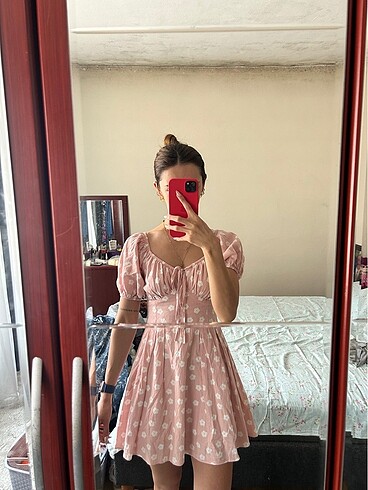 Çiçekli pembe elbise