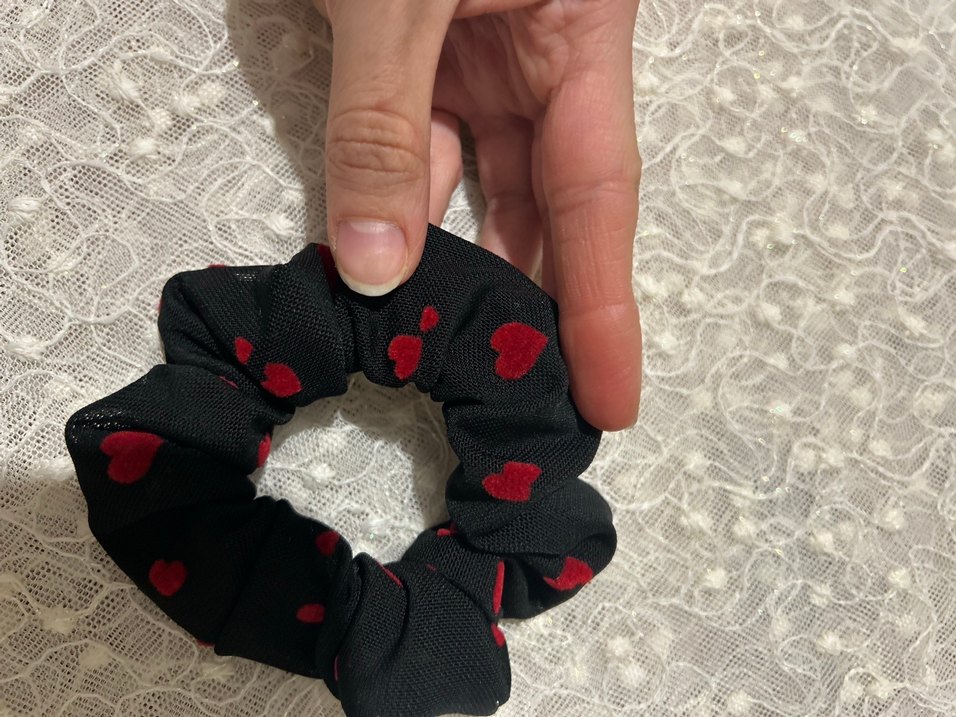 Siyah Kırmızı Kalp Desenli Dantel Saç Tokası - Görsel 2