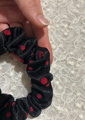 Siyah Kırmızı Puantiyeli Elastik Saç Tokası - Görsel 2