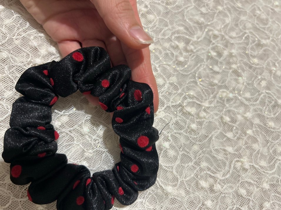 Siyah Kırmızı Puantiyeli Elastik Saç Tokası - Görsel 2