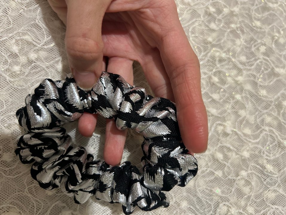 Gri Fırfırlı Gotik Saç Tokası - Görsel 2