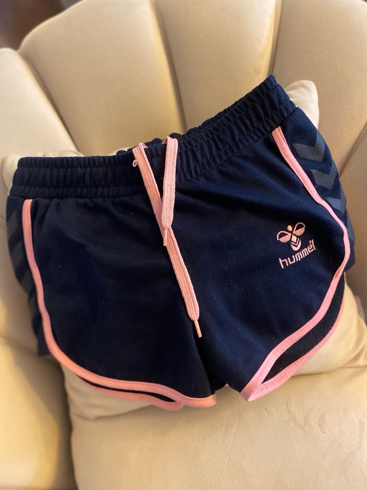 Pembe Detaylı Siyah Spor Şort - Görsel 2