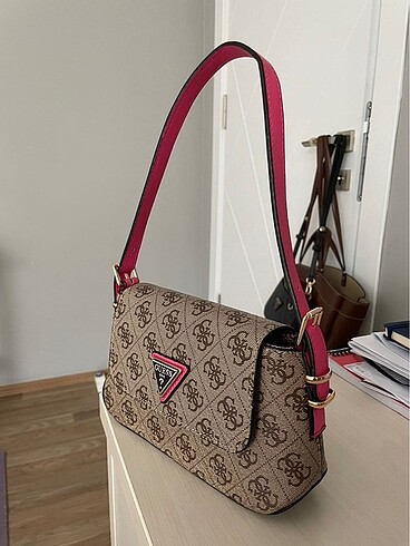 Guess Guess canta