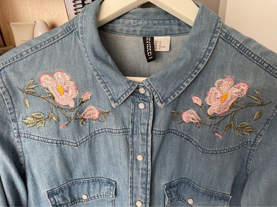 Nakışlı Düğmeli Mavi Kadın Denim Gömlek - Görsel 3