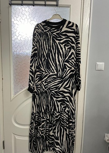Abiye Zebra Desenli Uzun Kollu Uzun Elbise