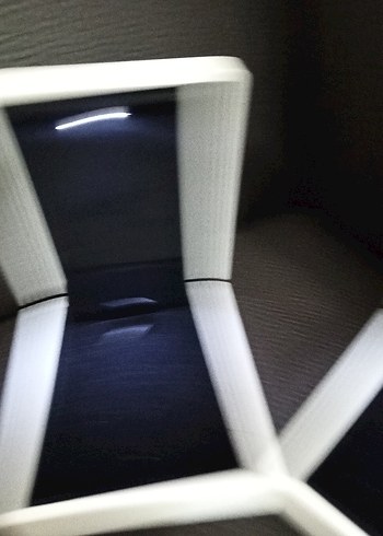 Yeni, dışı beyaz renkli, içi siyah, ışıklı  mücevher kutusu - Görsel 8