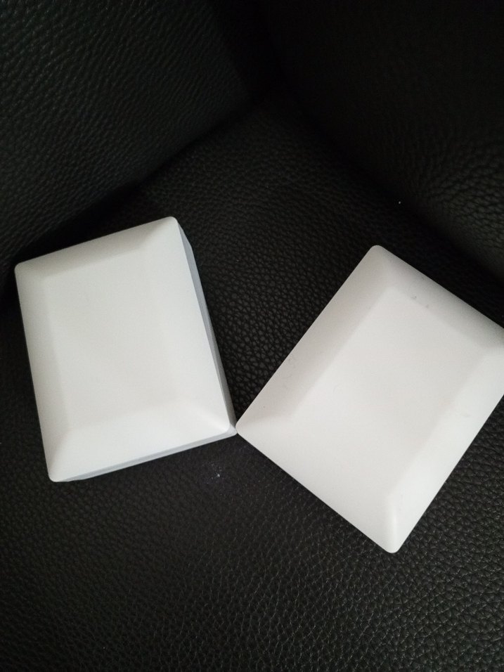 Yeni, dışı beyaz renkli, içi siyah, ışıklı  mücevher kutusu - Görsel 3