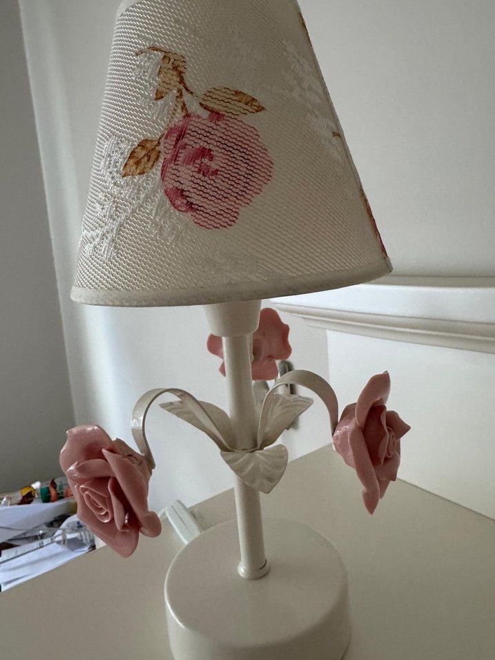 Beyaz gül detaylı abajur - Görsel 2