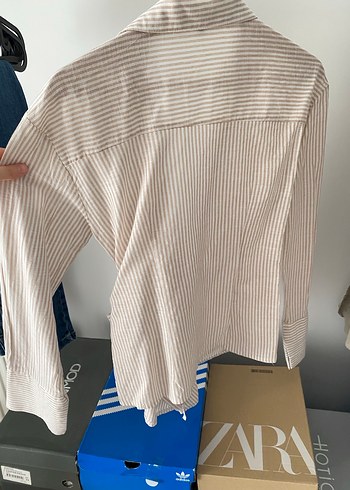 Bej Kemer Detaylı V Yakalı Gömlek - Görsel 4