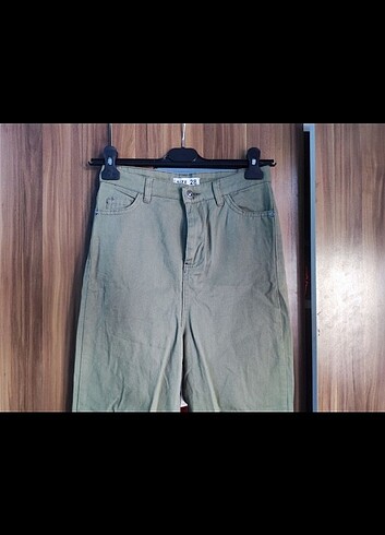 Yeşil kot pantolon