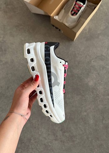 On Running Cloudmonster Frost Black